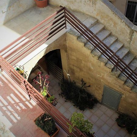 Dimora Vico Dei Nohi Bed & Breakfast เลชเช ภายนอก รูปภาพ