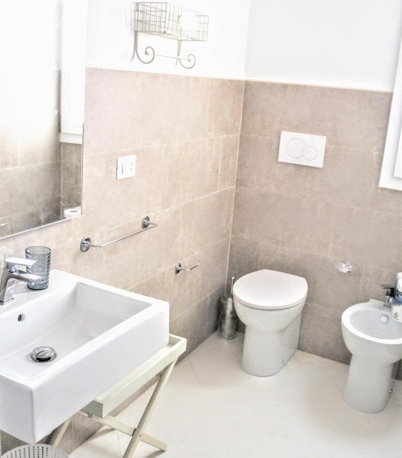 Dimora Vico Dei Nohi Bed & Breakfast เลชเช ภายนอก รูปภาพ