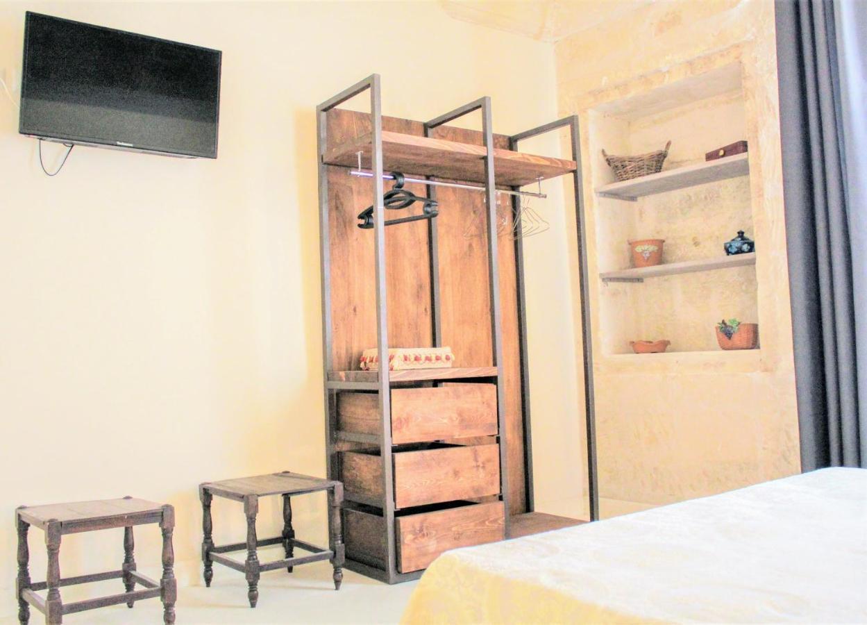 Dimora Vico Dei Nohi Bed & Breakfast เลชเช ภายนอก รูปภาพ