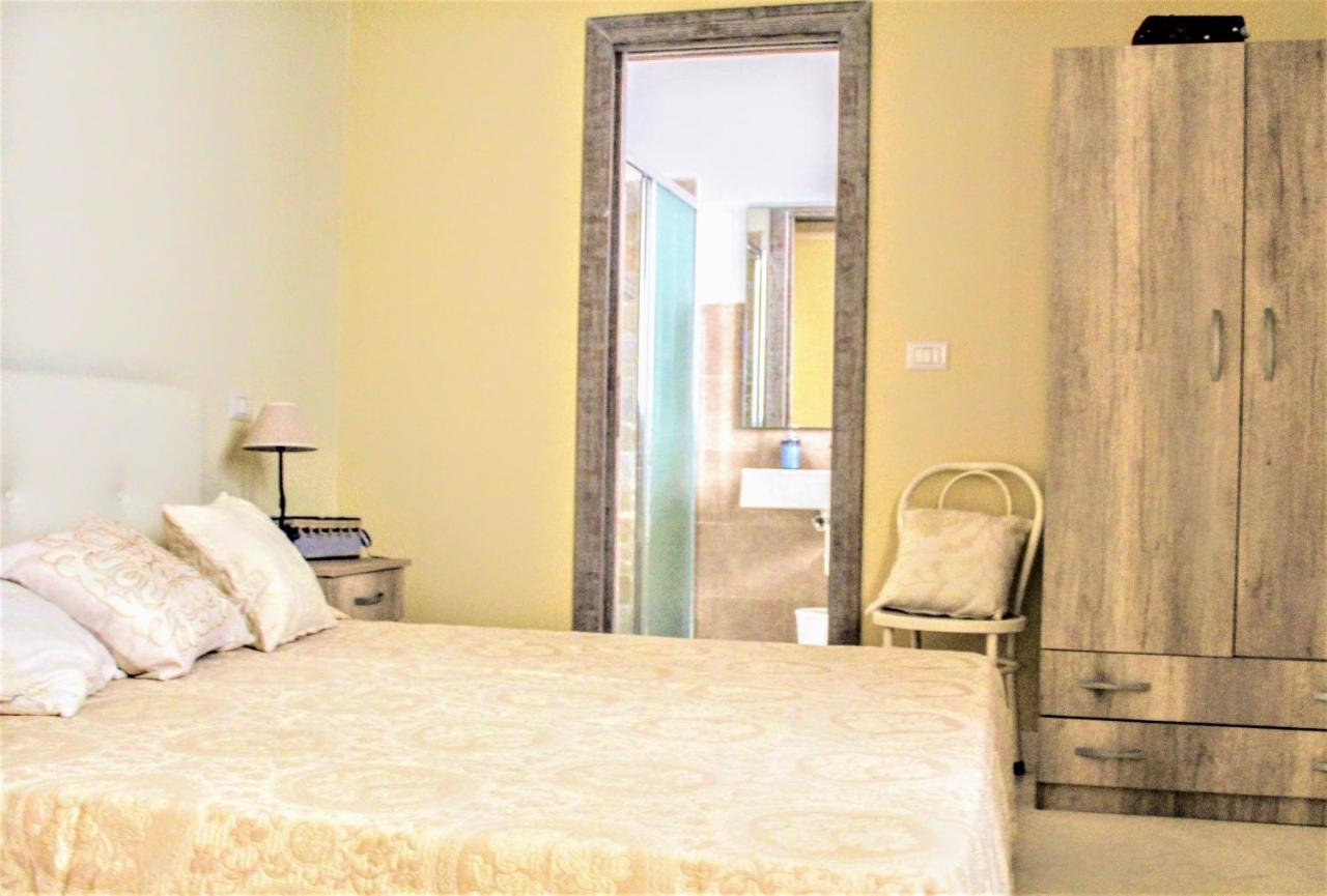 Dimora Vico Dei Nohi Bed & Breakfast เลชเช ภายนอก รูปภาพ