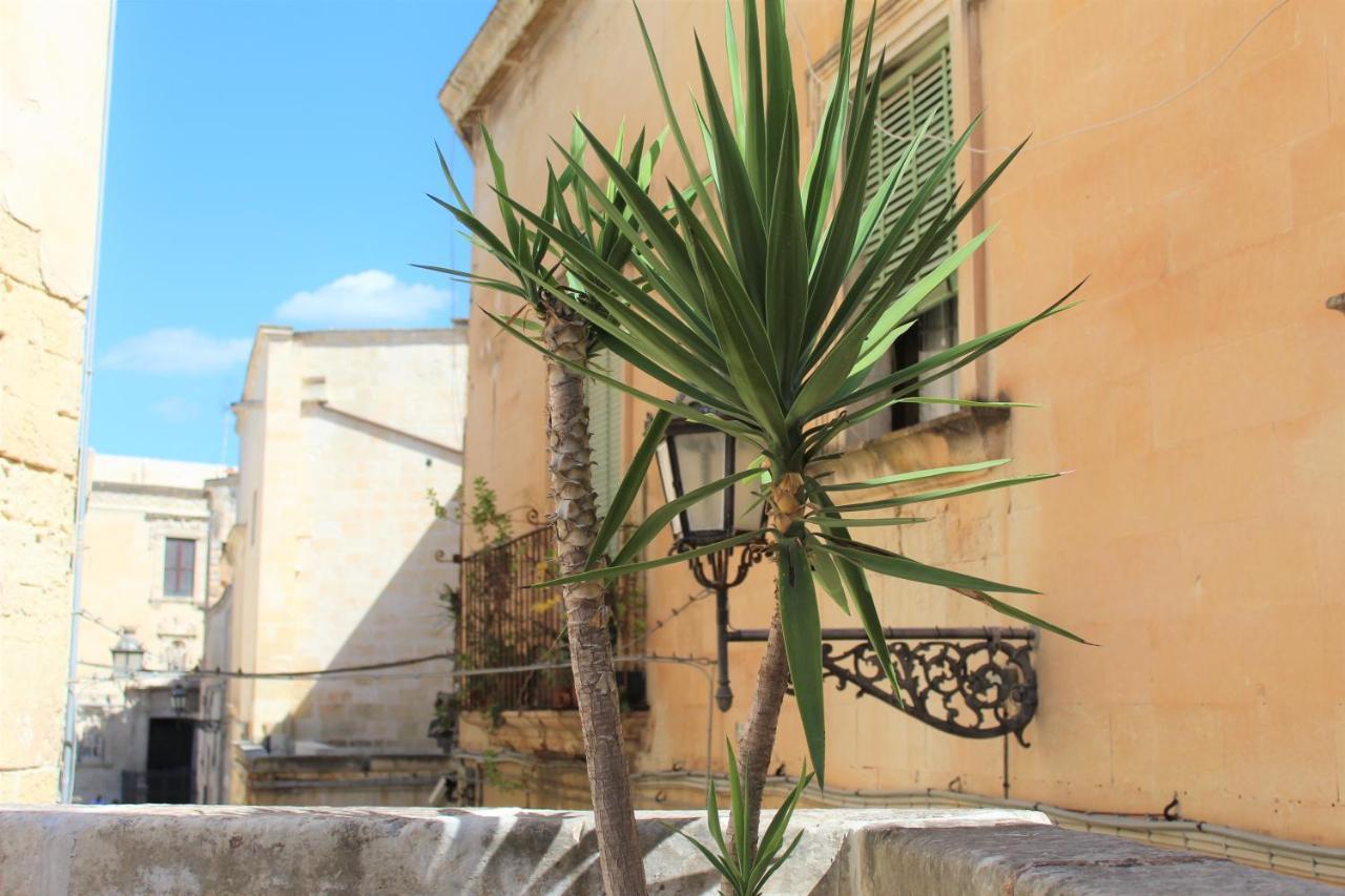 Dimora Vico Dei Nohi Bed & Breakfast เลชเช ภายนอก รูปภาพ